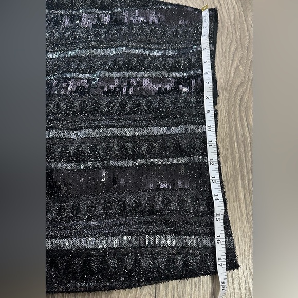 Express Black and Silver Sequin Mini Skirt 🪩🪩 - Picture 5 of 10